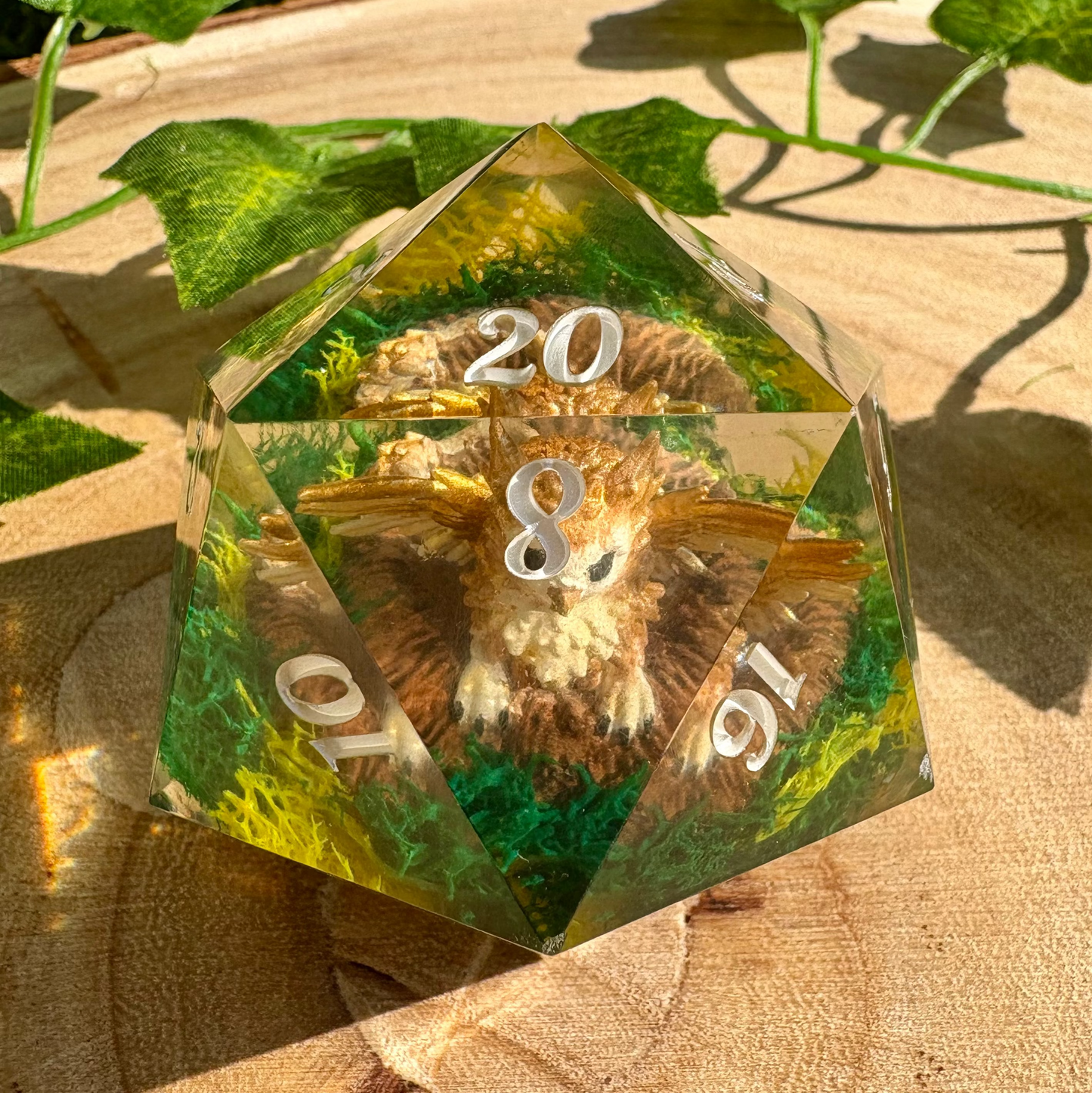 Baby Griffon in Nest Diorama D20 (PREORDER)