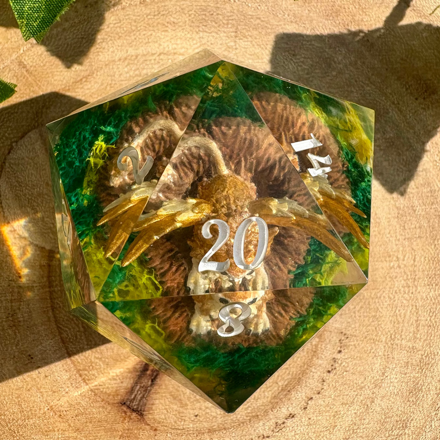 Baby Griffon in Nest Diorama D20 (PREORDER)