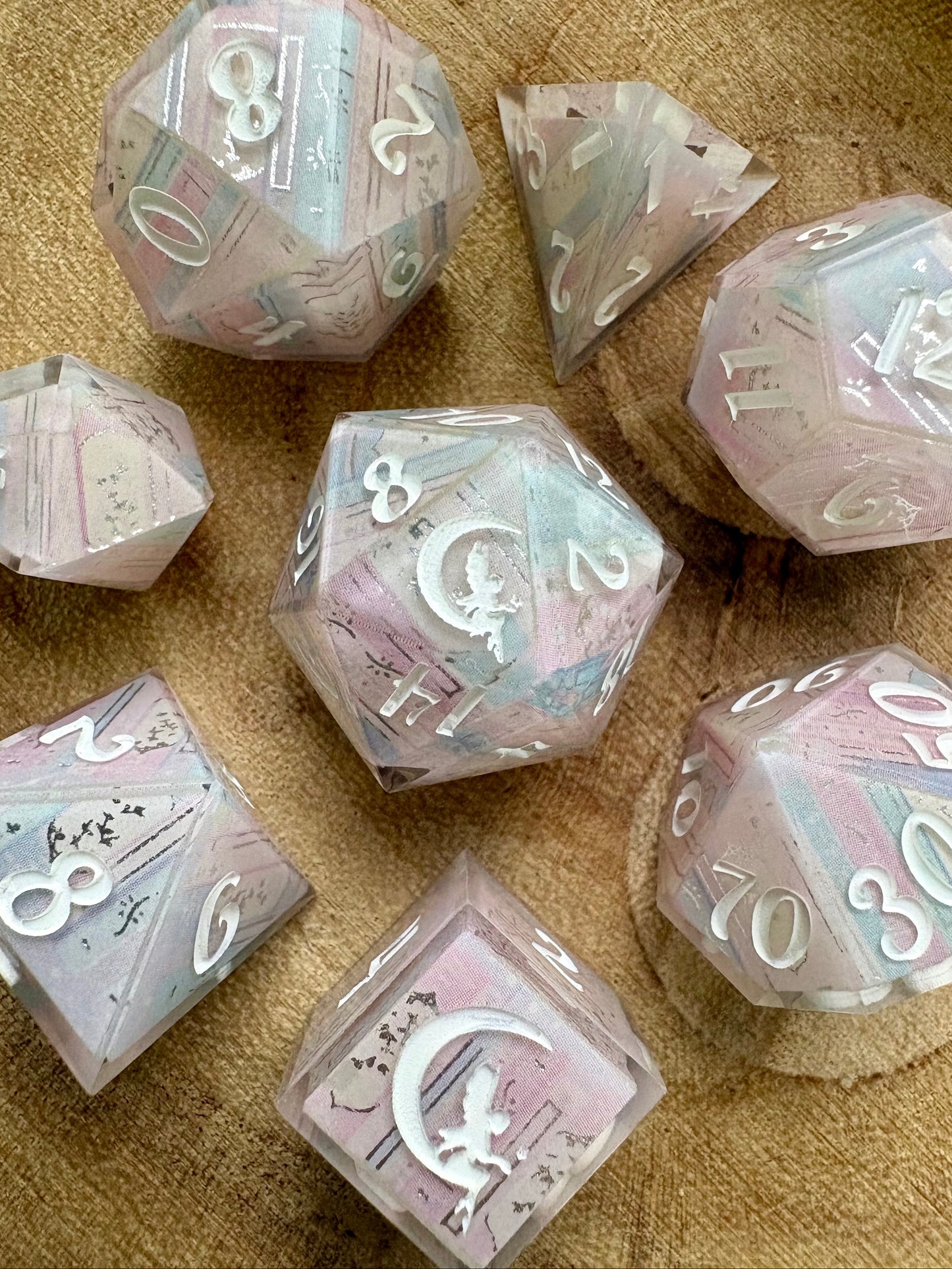 "Romance Bookshelf" Dice Set