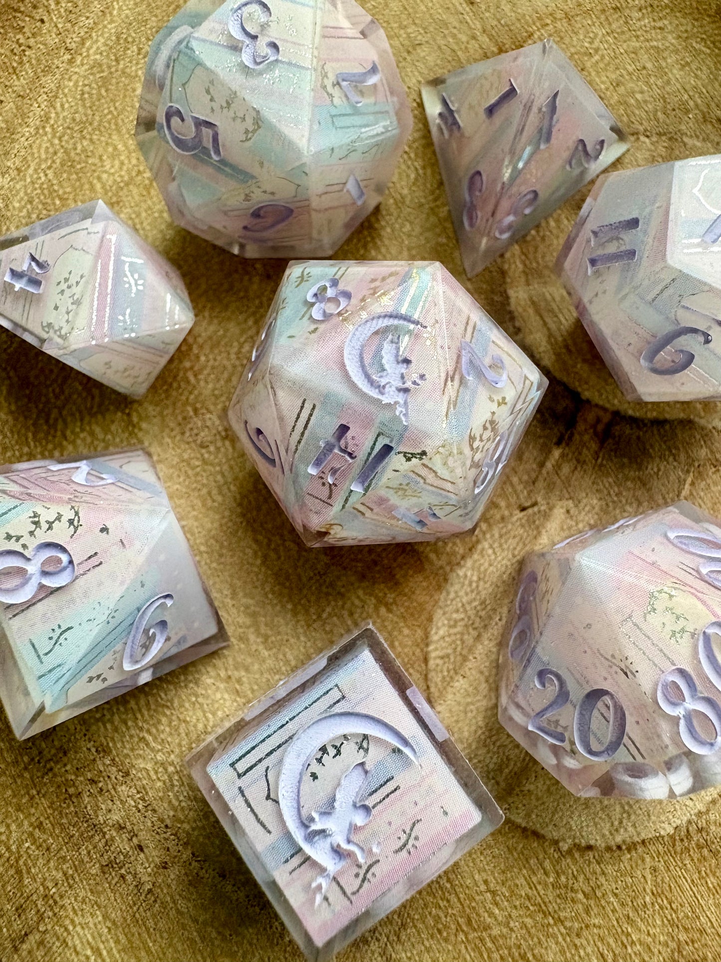 "Romance Bookshelf" Dice Set